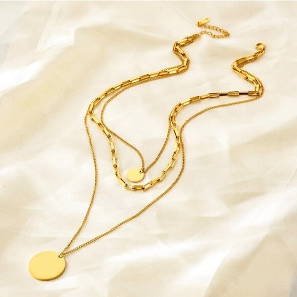 NWT Layered Chain Necklace 18K Gold Plated Round Pendant Stylish - Picture 8 of 11